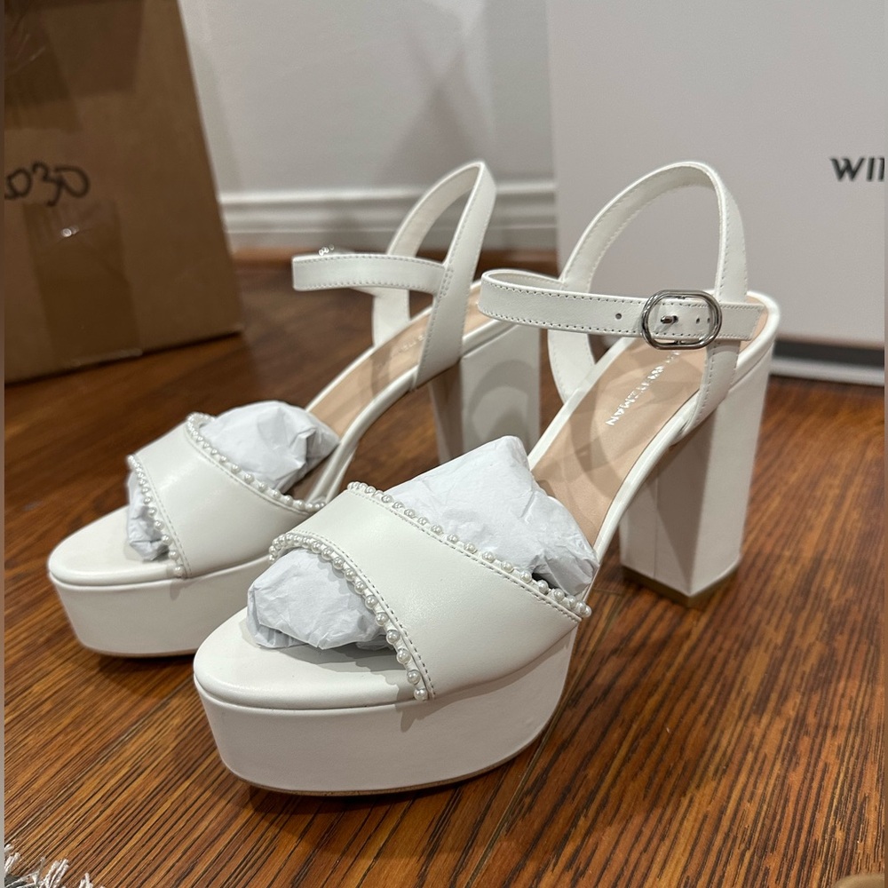 NEW IN BOX: Stuart Weitzman Dancer Heels